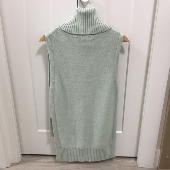 Banana Republic Funnel Neck Sleeveless Sweater - Picture 2 of 3